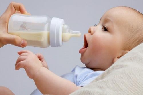 53 درصد نوزادان ایرانی بدون شیرمادر تغذیه می کنند