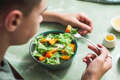 نقش تغذیه مناسب در پیش گیری از گرمازدگی