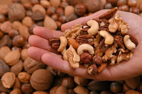 مصرف یک مشت آجیل در روز خطر فشارخون بالا را می کاهد