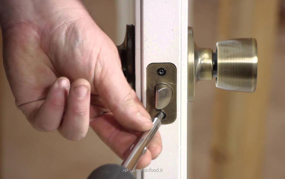 Factors to consider when calling a locksmith